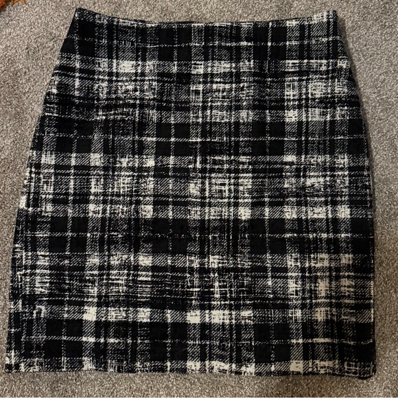 Ann Taylor Dresses & Skirts - Ann Taylor Black and White Plaid mini Skirt